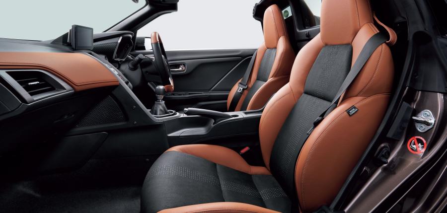 Интерьер Honda S660 Bruno Leather Edition 2017 года  (фото 2 из 7)